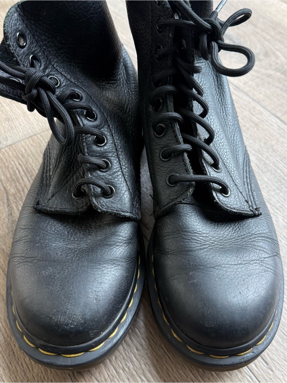 Doc Martens 1460 Pascal Virginia leather lace up boots size 7 women black 8-eye - Picture 2 of 8